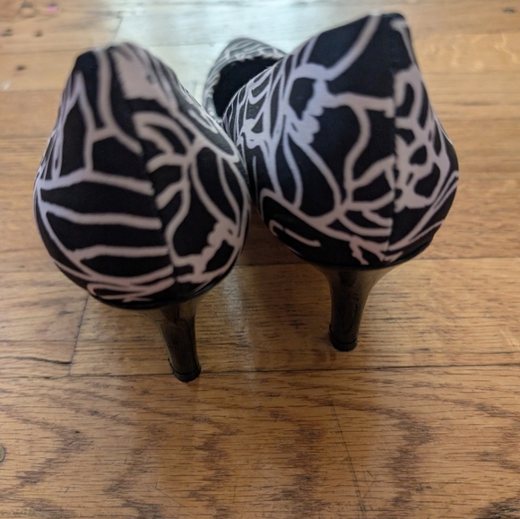 Nine West Black & White Floral Kitten Heels - Picture 5 of 7
